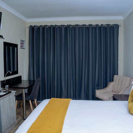 Q'S Boutique Stay Standerton 外观 照片