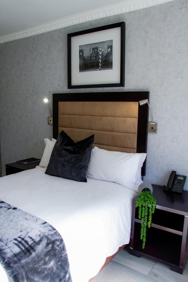 Q'S Boutique Stay Standerton 外观 照片
