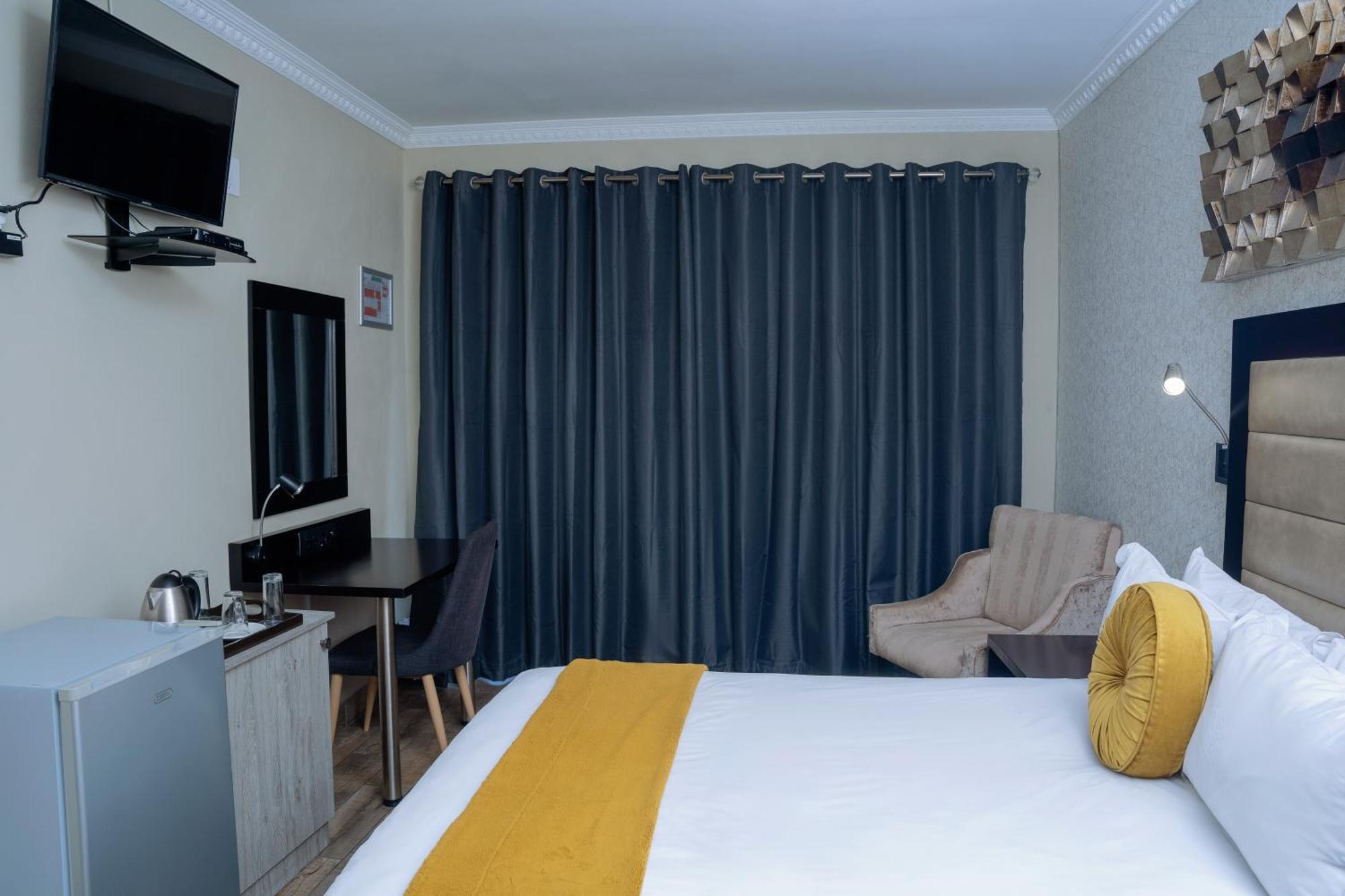 Q'S Boutique Stay Standerton 外观 照片