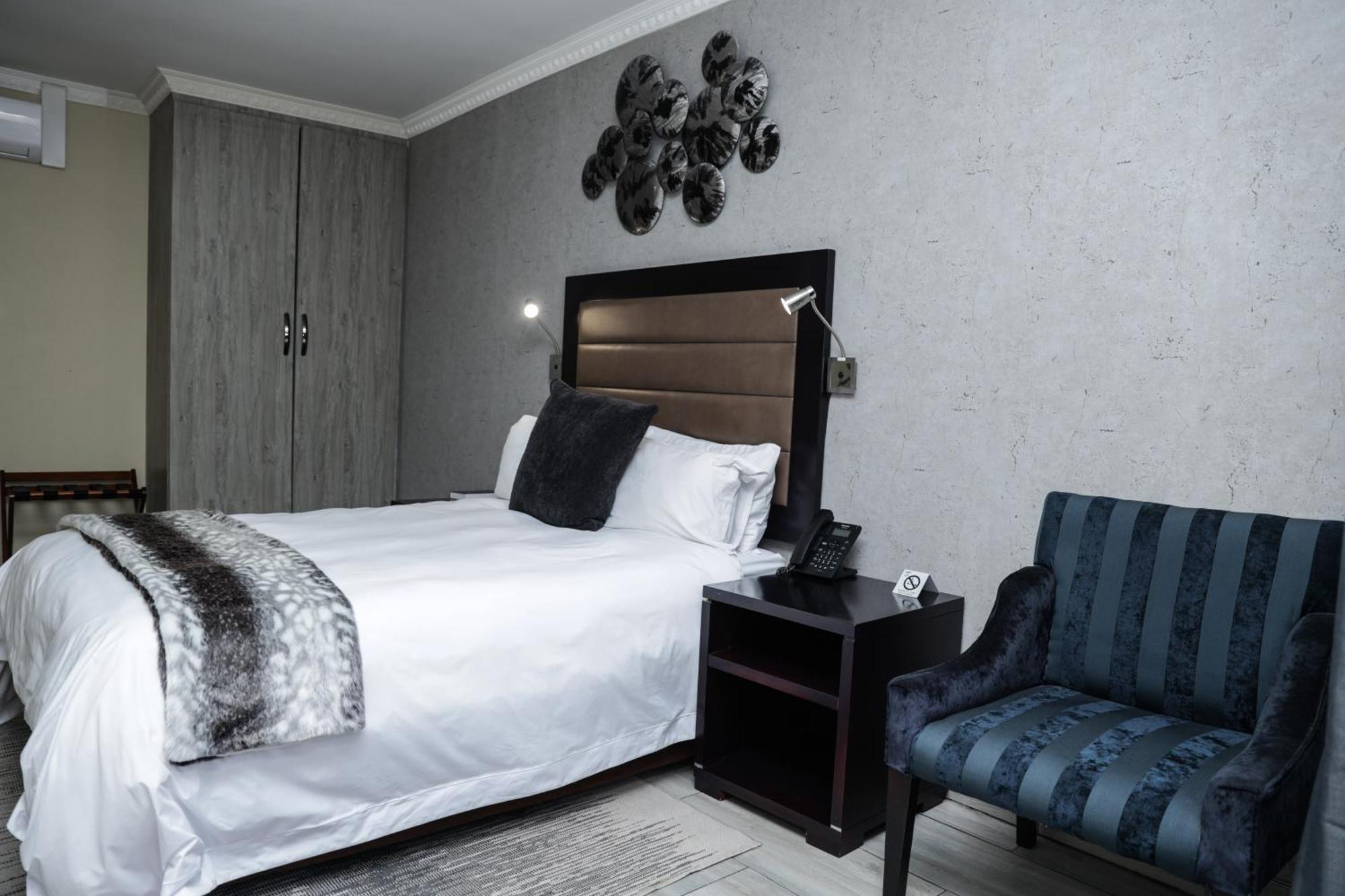 Q'S Boutique Stay Standerton 外观 照片