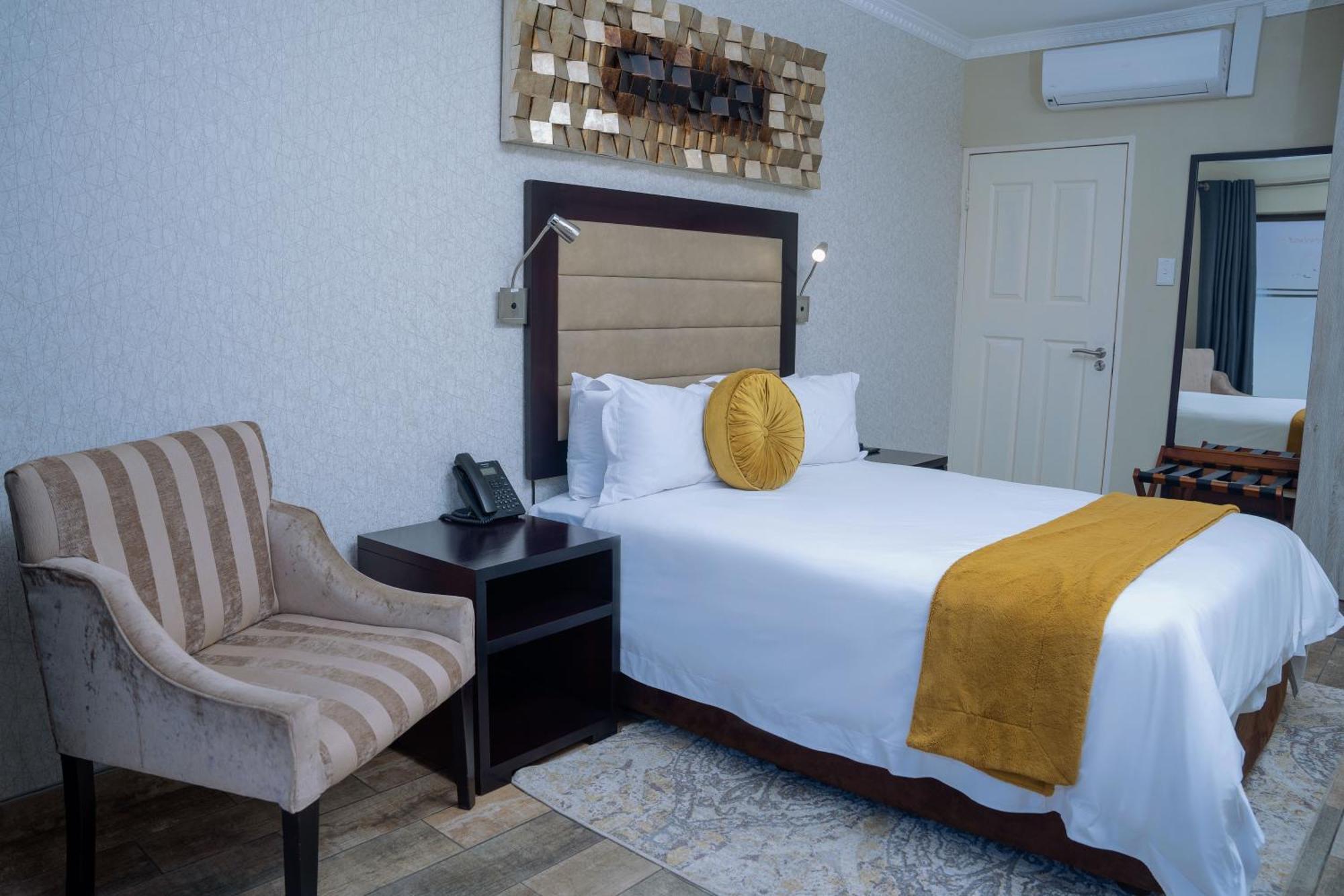Q'S Boutique Stay Standerton 外观 照片